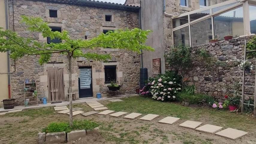 Location de vacances pour 4 personnes, avec vue et jardin à Les Ollières-sur-Eyrieux - 3