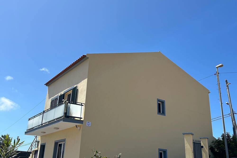 A cozy retreat with a private and quiet terrace, with sea and mountain views. in Porto Santo, Isla de Madeira