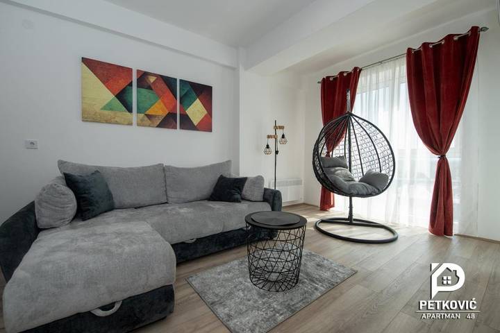 Appartement de vacances pour 4 personnes, avec piscine ainsi que vue et jardin, animaux acceptés
