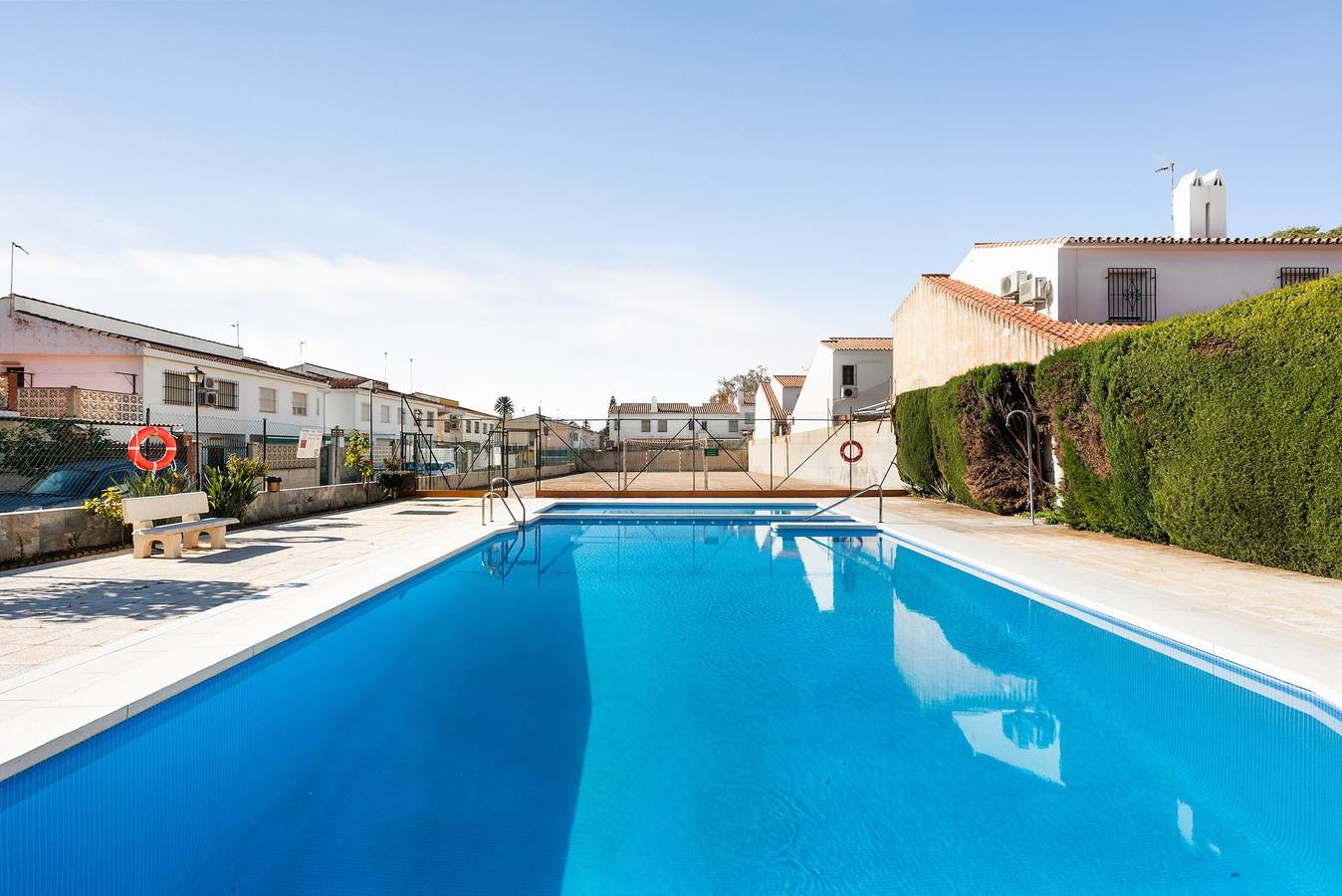 Casa Vacacional 'La Casa De La Cala Del Moral' con Piscina Compartida, Wi-Fi y Aire Acondicionado in La Cala del Moral, Rincón de la Victoria