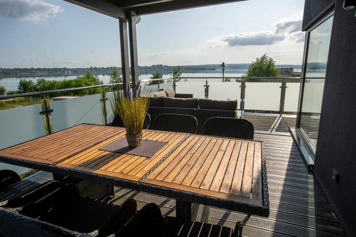 Ferienhaus für 6 Personen, mit Ausblick und Garten sowie Sauna und Seeblick, kinderfreundlich
