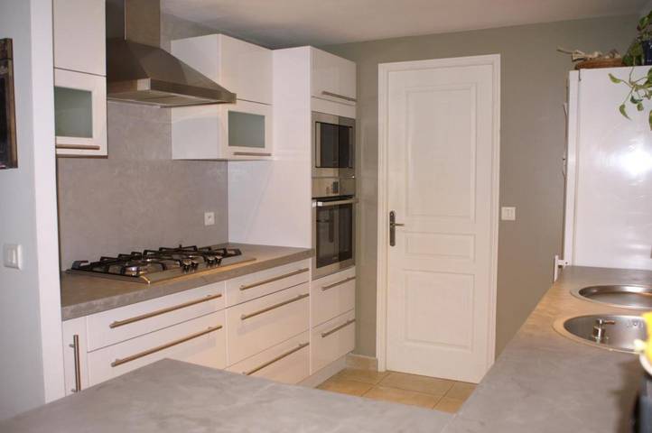 Location de vacances pour 8 personnes, avec terrasse ainsi que jardin et piscine, animaux acceptés à Villetelle - 3