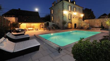 Cottage pour 15 personnes, avec terrasse ainsi que piscine et jardin à Vayrac