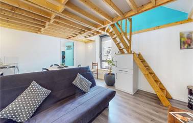 Maison De Vacances pour 12 Personnes dans Neuilly-le-Vendin, Pays de la Loire, Photo 2