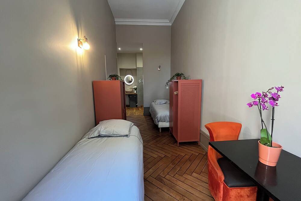 Villa L'Entrepotes with heated pool in Chinon's historic city center in Chinon, Loire-Tal