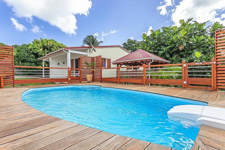 Gîte pour 2 personnes, avec jardin ainsi que jacuzzi et piscine en Guadeloupe - 4