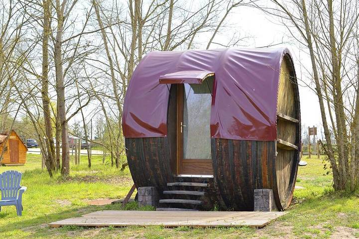 Cabane en bois pour 2 personnes, avec piscine et terrasse, animaux acceptés en Auvergne