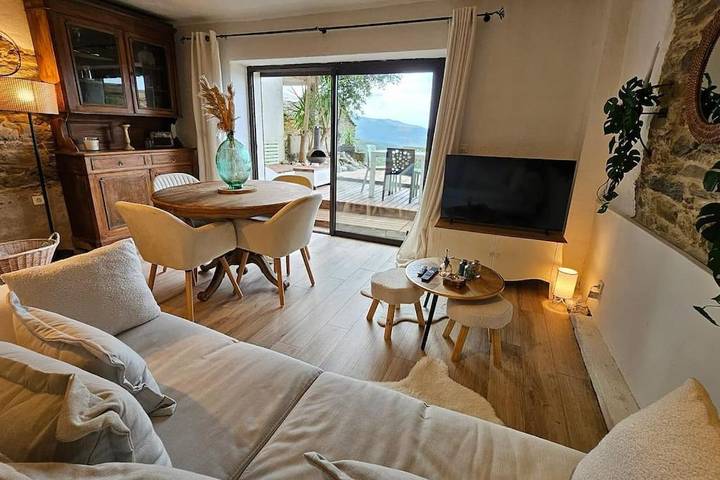 Gîte pour 4 personnes, avec terrasse et jacuzzi à Vallecalle