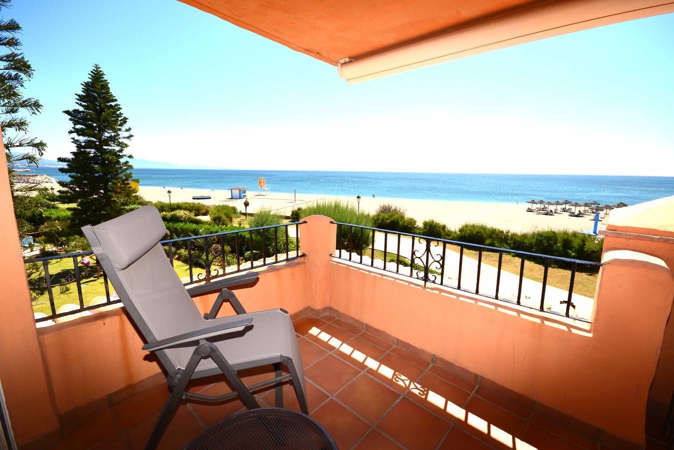 Entire apartment, Los Granados 212 in Playa de la Duquesa, Manilva