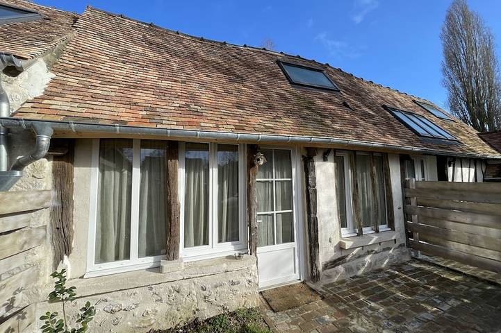 Gîte pour 2 personnes, avec jacuzzi ainsi que terrasse et jardin dans l' Eure