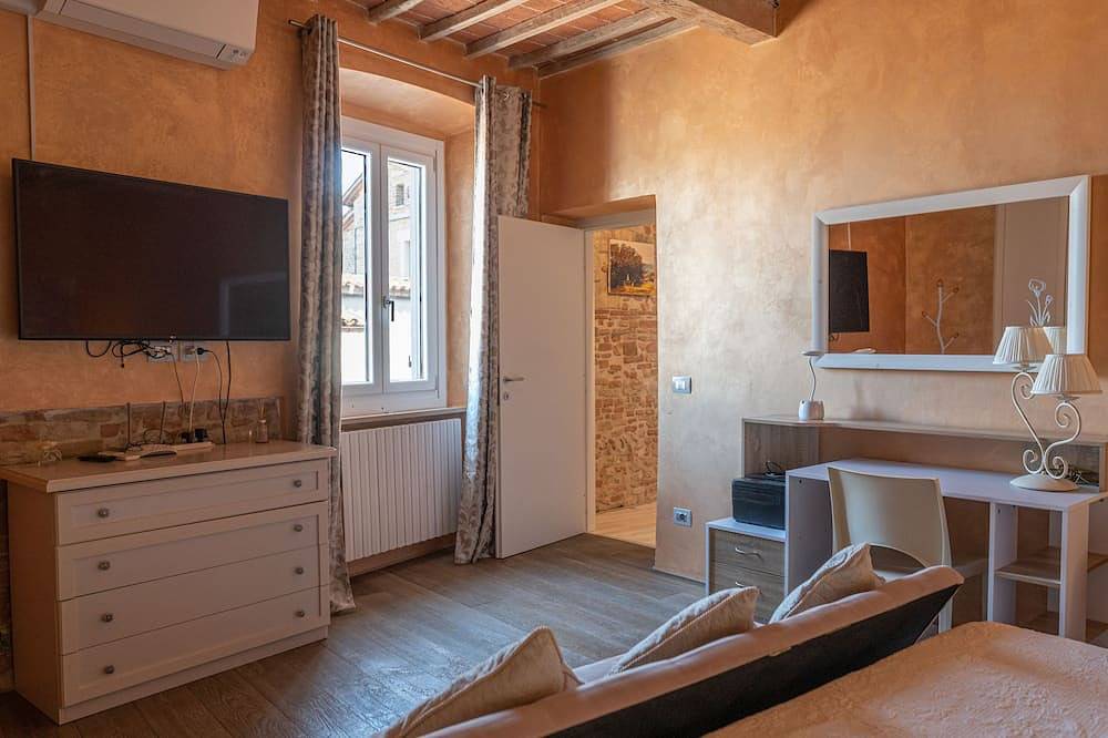 Entire apartment, Cozy apartment 50 meters from Central Todi Square in Todi, Perugia Province