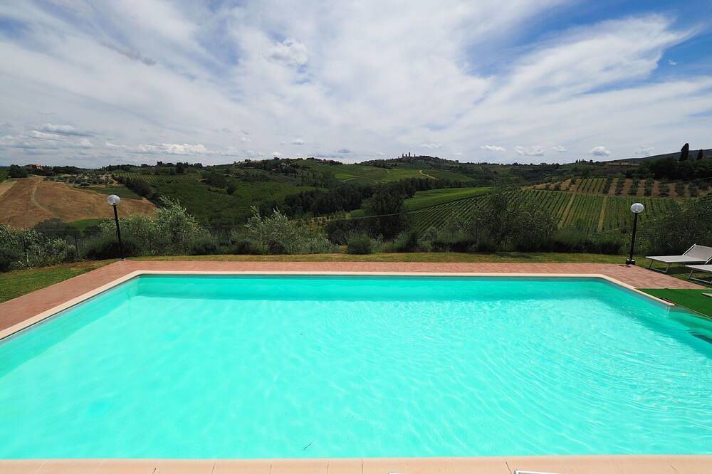 Villa for 6 People in San Gimignano, Siena Province