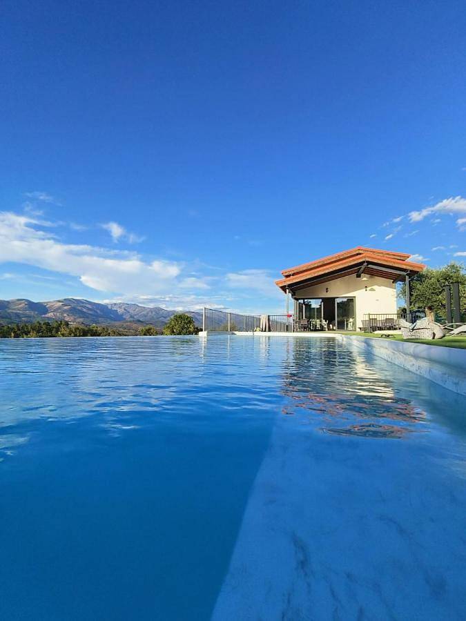 Casa rural para 23 personas, con Balcón y Terraza además de Jardín y Piscina en La Vera
