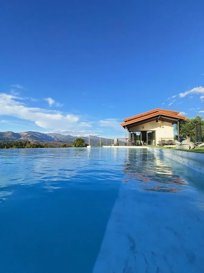 Maison de campagne pour 23 personnes, avec vue ainsi que piscine et jardin, animaux acceptés - 1