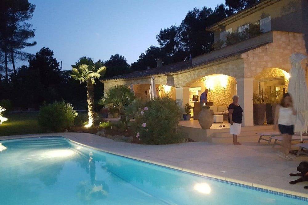Geheel appartement, 2 apartments in a beautiful, quiet property between vineyards and the sea. Large swimming pool in Les Arcs-sur-Argens, Draguignan en omgeving