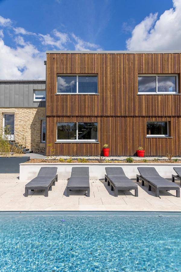 Location de vacances pour 15 personnes, avec jardin et sauna ainsi que piscine et jacuzzi à Saint-Jean-Brévelay - 3