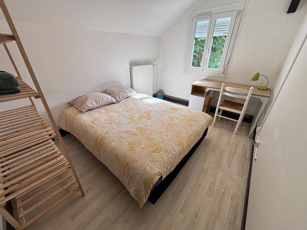 Chambre privative dans maison partagée avec d'autres voyageurs in Tarbes, Hautes-Pyrénées