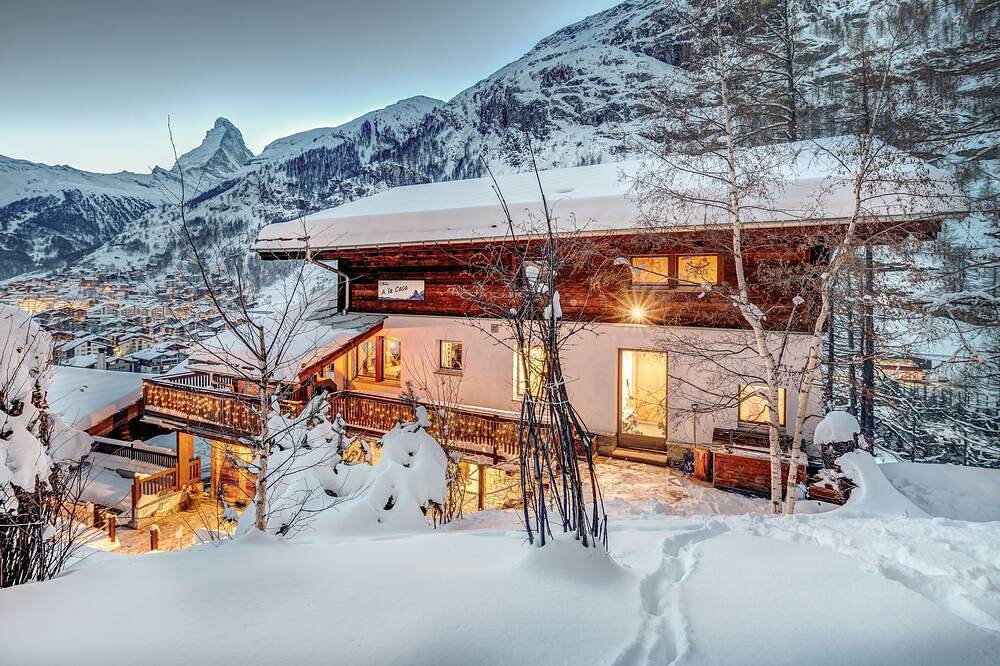 Chalet de esquí superior en Zermatt (esquí) con una magnífica vista del Matterhorn in Zermatt, Alpes del Valais