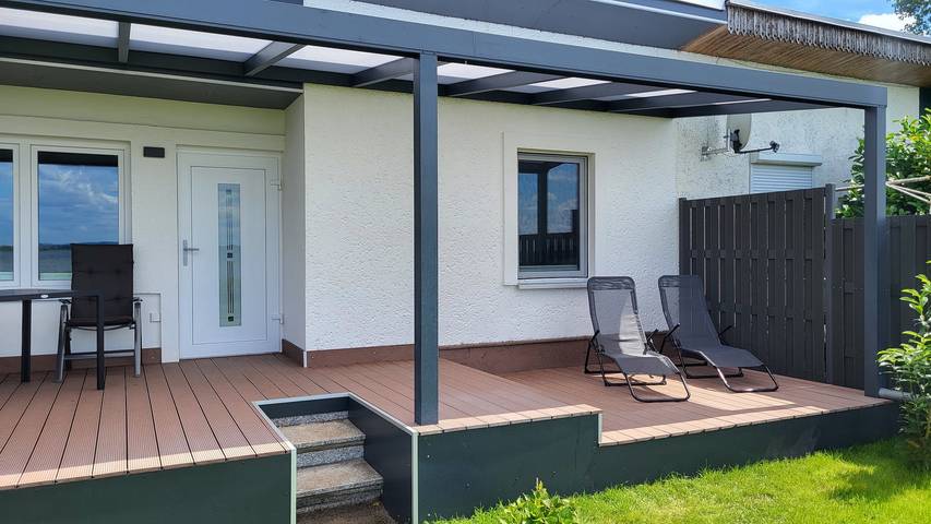 Bungalow für 2 Personen, mit Terrasse und Garten sowie Seeblick und Ausblick