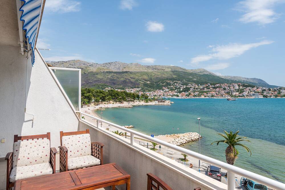 Ganze Wohnung, Sonnige Wohnung nur 10 m vom Meer entfernt! in Stobrec, Split-Dalmatien
