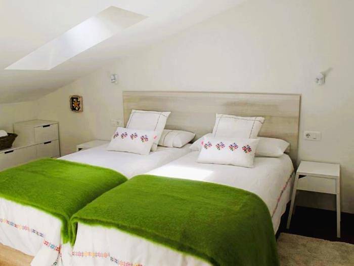 Apartamento vacacional entero, Precioso apartamento centro de Ezcaray 6 pax in Ezcaray, Valdezcaray