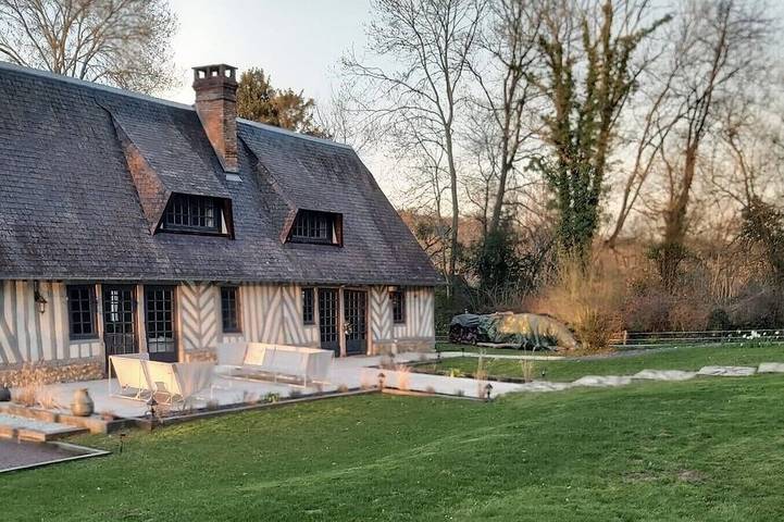 Location de vacances pour 10 personnes, avec jardin à Saint-Sylvestre-de-Cormeilles