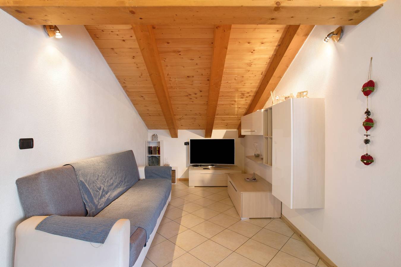 Appartement entier, Appartement "Casa Michod - Nonno Marcel" avec vue sur la montagne, jardin commun et Wi-Fi in Saint-Vincent, Comune di Châtillon