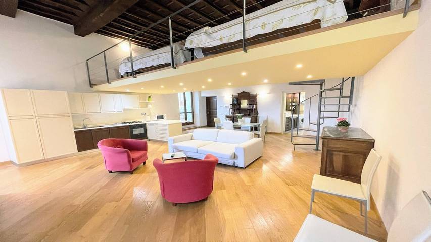 Appartement entier, Appartement pour 6 personnes avec terrasse dans le centre historique piéton de Spolète in Spoleto, Province de Pérouse