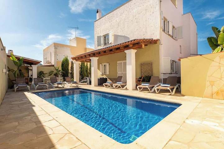 Villa Sofia Ibiza - Cinco Habitaciones Villa, Capacidad 8 in Cala Gració, Sant Antoni de Portmany