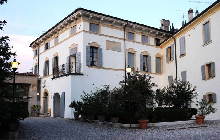 Gîte pour 5 personnes, avec Jardin et Piscine à Colognola ai Colli