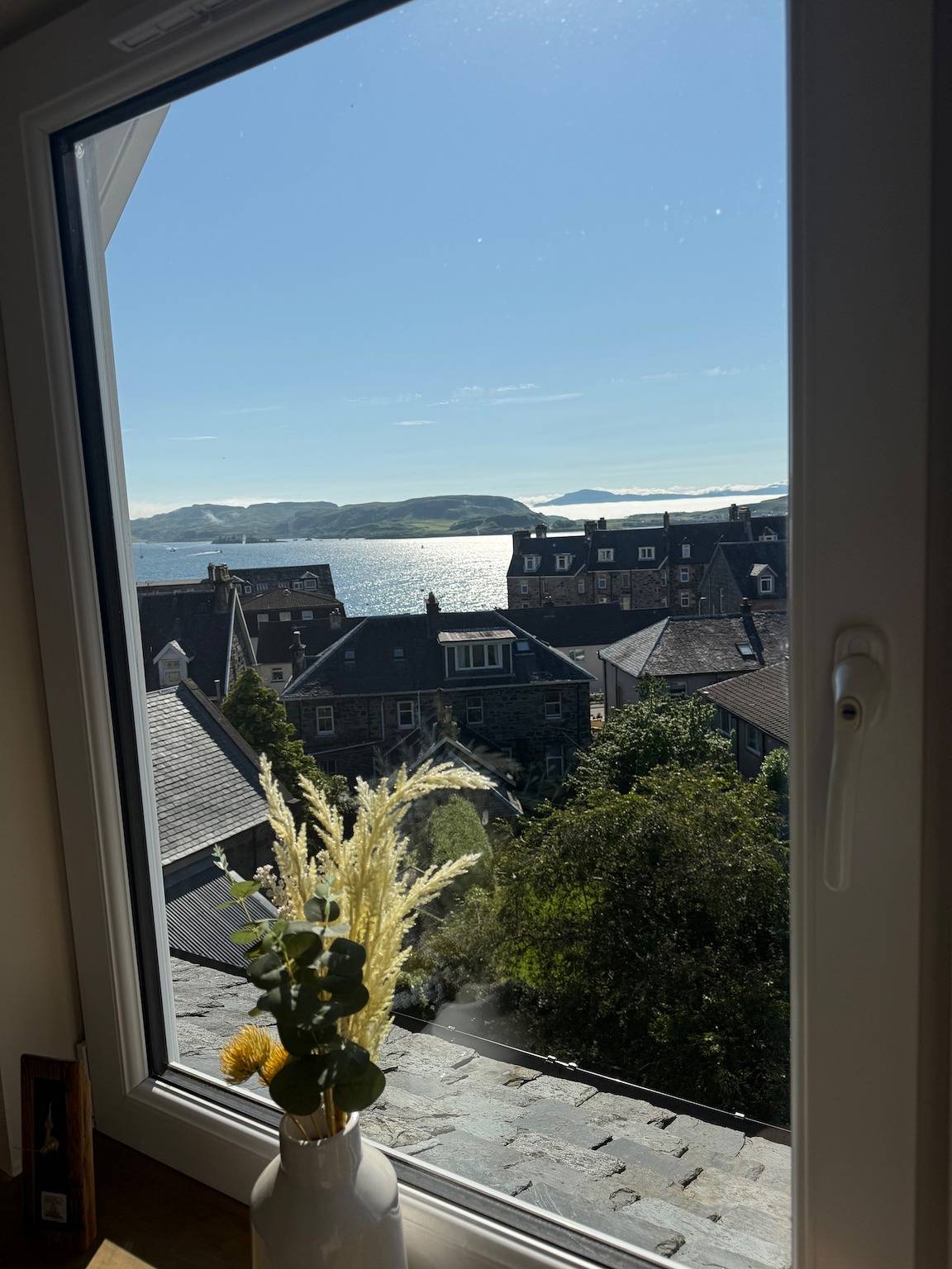 Ganze Ferienwohnung, Apartment Sleeps 2 with Sea Views in Oban, Loch Linnhe