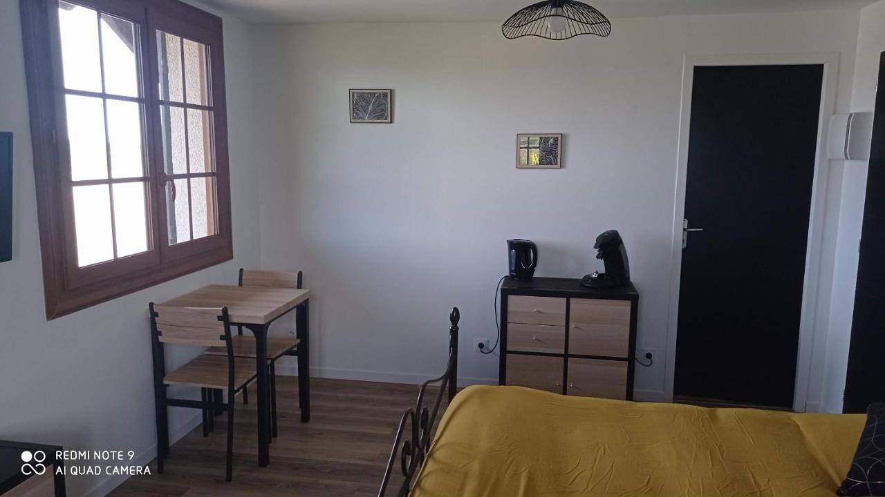Double Room with Private Bathroom in Bordeaux-Saint-Clair, Région du Havre