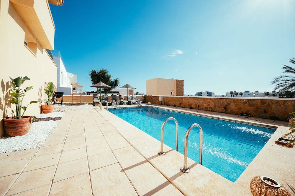 Villa Dahi Almerimar with Private Pool, Bar, Barbeque and Panoramic Sea Views in Marina (Almerimar), El Ejido