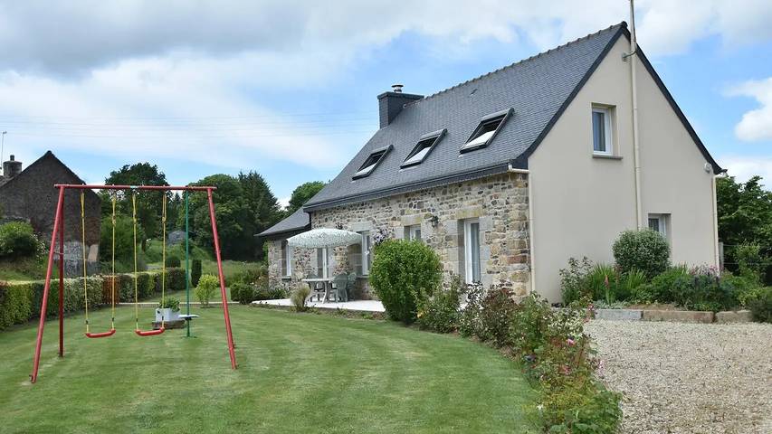 Location de vacances pour 8 personnes, avec jardin à Plouvara