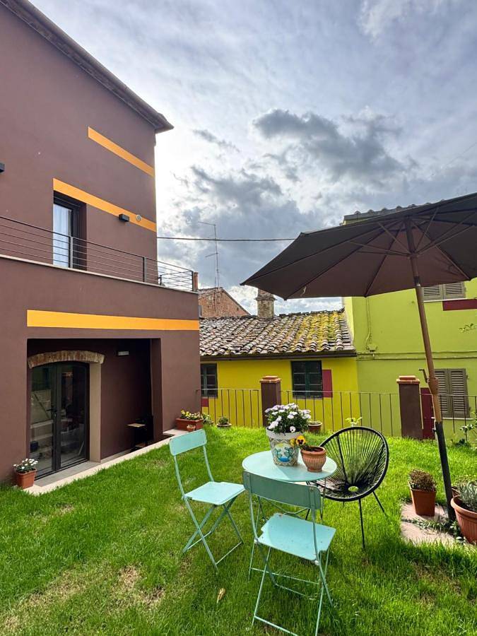 Location de vacances pour 7 personnes, avec Balcon et Terrasse ainsi que Jardin et Vue dans Ghizzano
