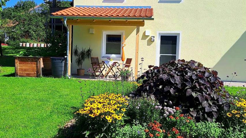 Ferienwohnung für 2 Personen, mit Balkon/Terrasse und Balkon sowie Terrasse und Garten in Blaibach