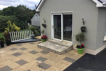 Gîte pour 3 personnes, avec jardin dans Dunglow