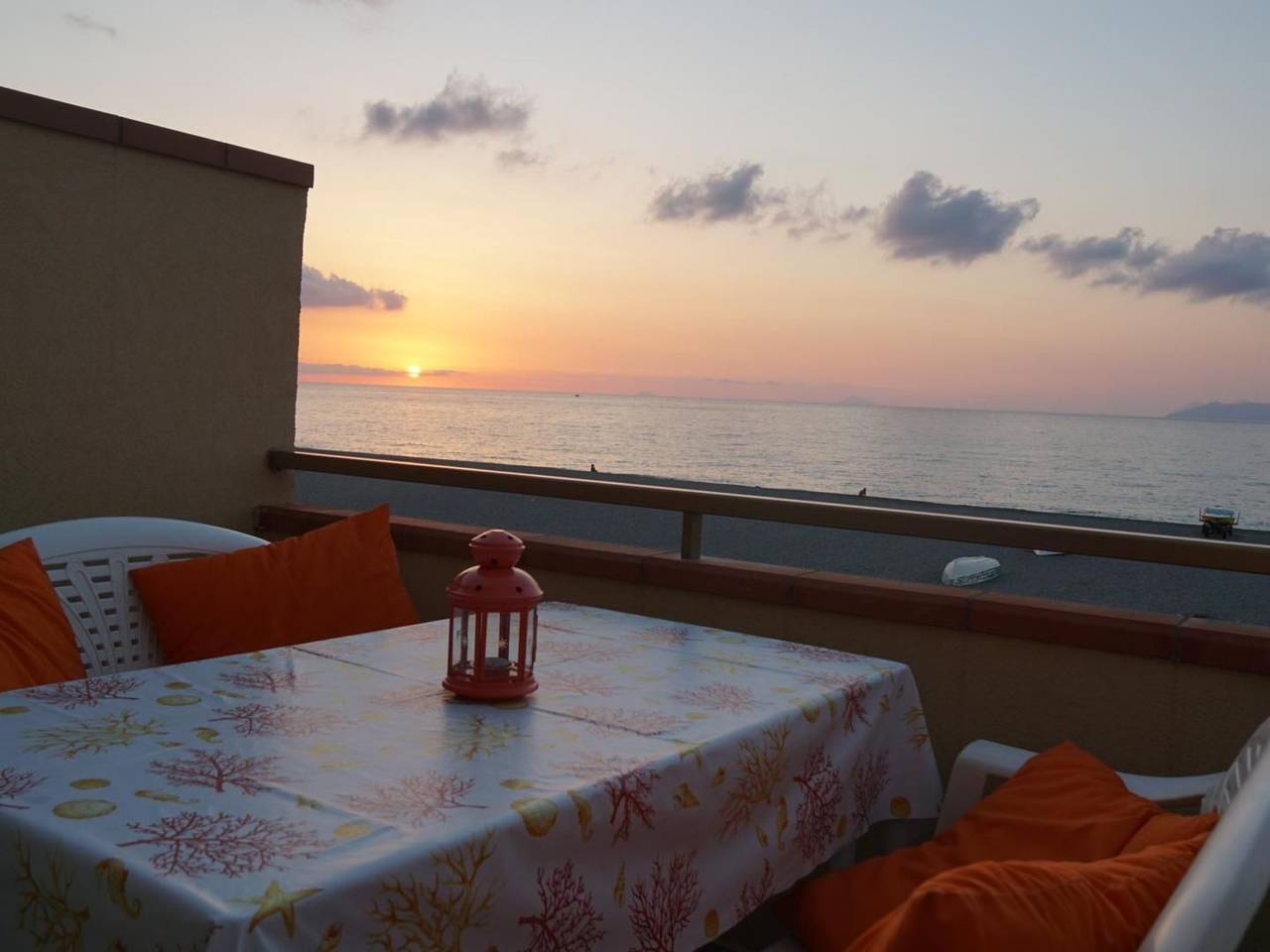 Ganze Wohnung, Seeterrasse in Terme Vigliatore, Messina Provinz