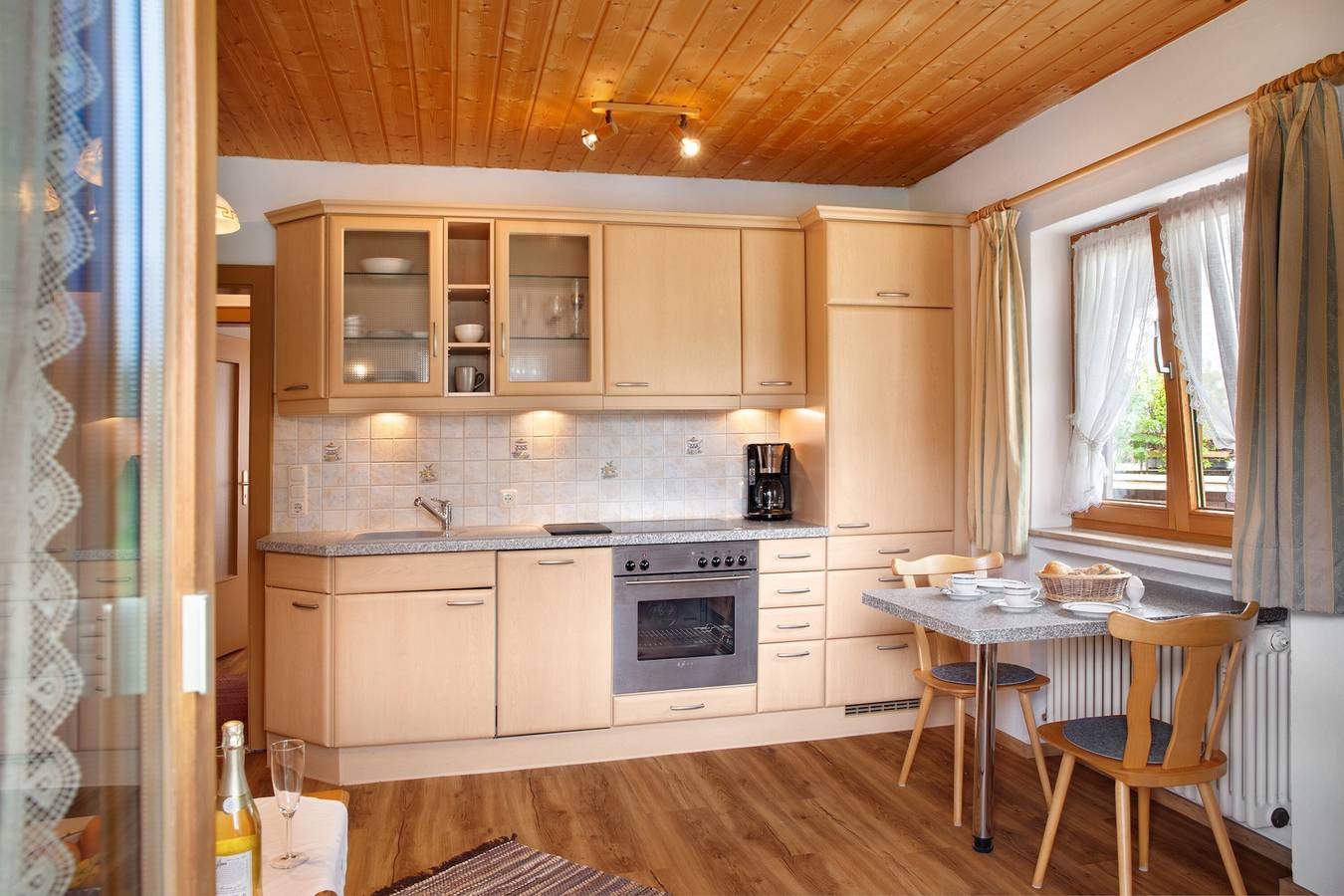 Ganze Wohnung, Ferienwohnung Zugspitze mit Bergblick, Balkon und Wlan in Grainau, Eibsee
