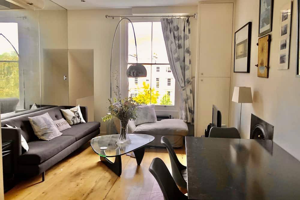 Entire apartment, Charming Notting Hill 2Br with magical garden - perfect for 2 couples or family in Kensington and Chelsea, London