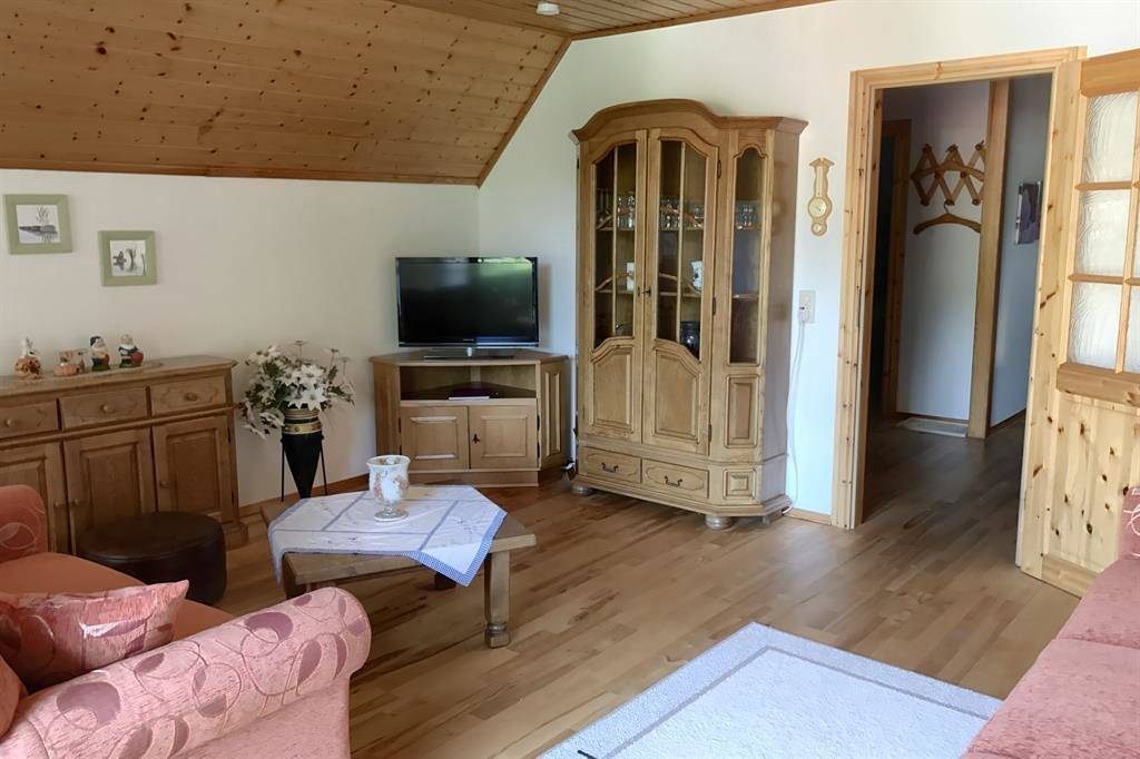 Ganze Ferienwohnung, Appartement/Fewo, Dusche, Wc, Balkon in Erlenbach bei Dahn, Pfalz