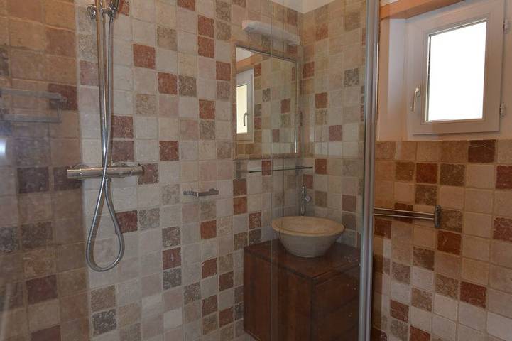 Just a short walk from the Luberon Mountains—accommodations for up to six people in Maubec, Regionaler Naturpark Luberon