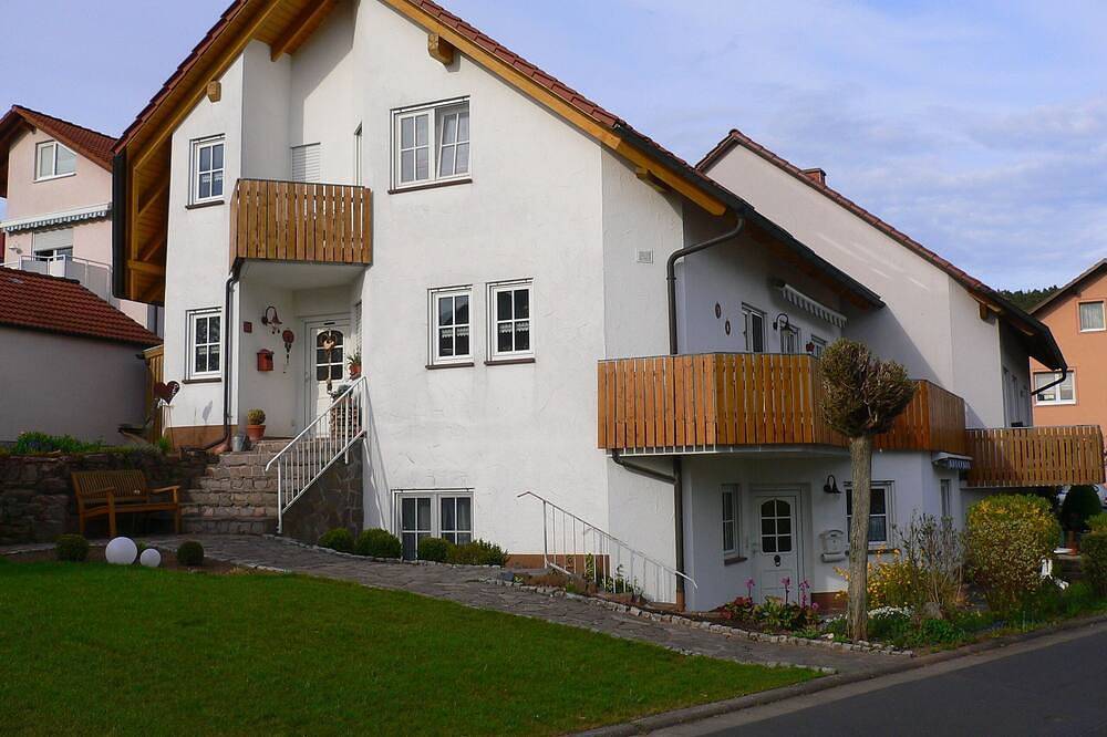 Ganze Wohnung, Schöne und gepflegte Ferienwohnung in Bad Kissingen, Rhön-Bayern
