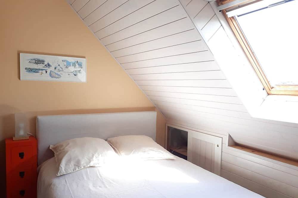 Charming house near beaches with garden, 4 bedrooms in Locmaria, Côte des Mégalithes