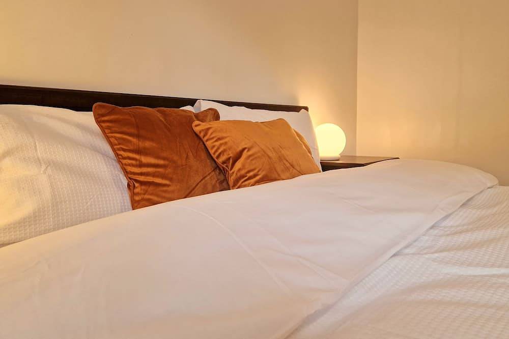 Entire apartment, 2 bedroom serviced apartment in Surrey in Guildford, Surrey