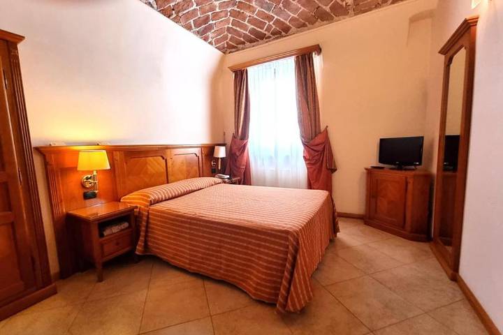 Hôtel pour 3 personnes, avec Terrasse et Jardin à Acqui Terme