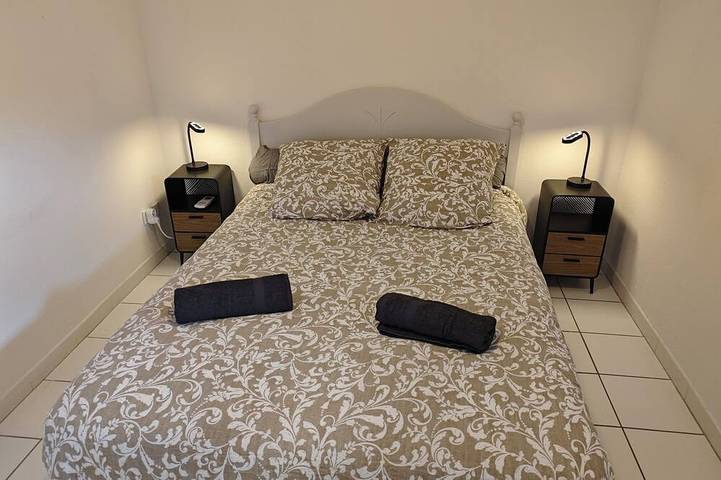 Location de vacances pour 2 personnes, avec Piscine à Saint-Saturnin-lès-Avignon - 2