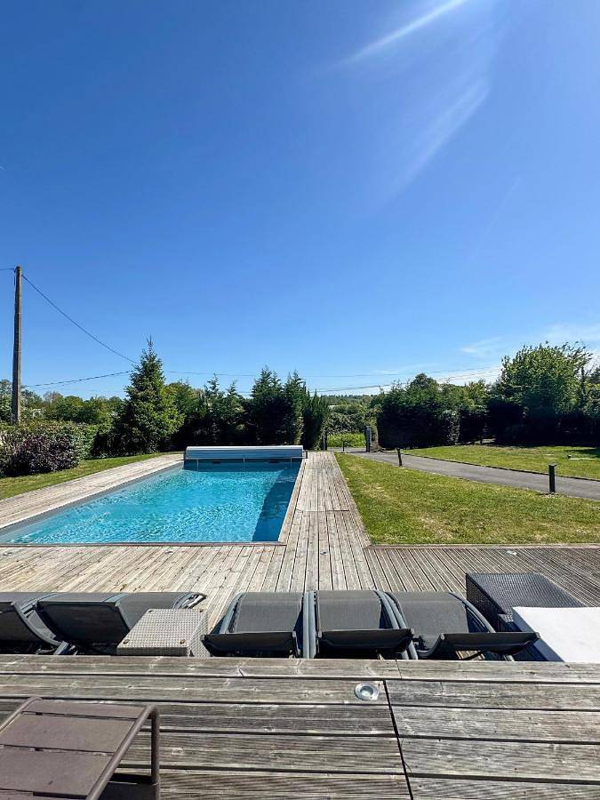Location de vacances pour 6 personnes, avec piscine et jardin à Saint-Étienne-la-Thillaye