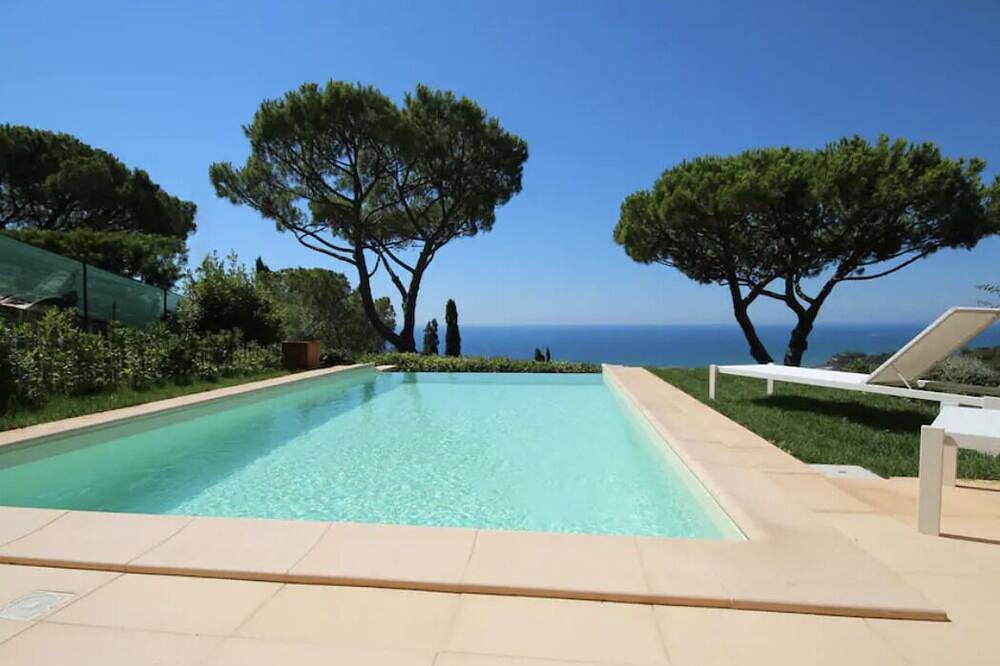 Appartamento intero, Villa apartment with private pool, Amazing sunsets, 7-8 min by foot to beach. in Castiglione della Pescaia, Provincia di Grosseto