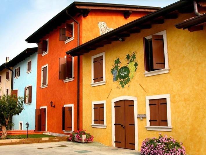 Agriturismo per 2 persone, con Idromassaggio e Giardino nonché Piscina e Panorama a Villafranca di Verona